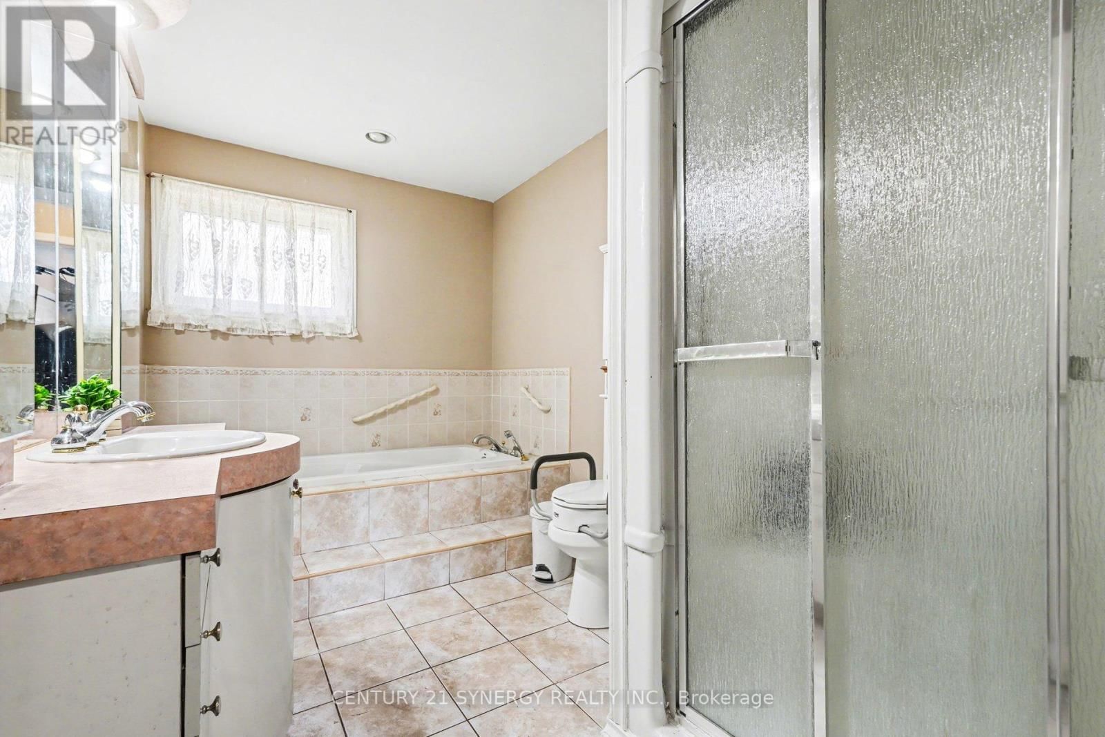 220 HIGHFIELD CRESCENT Image 28