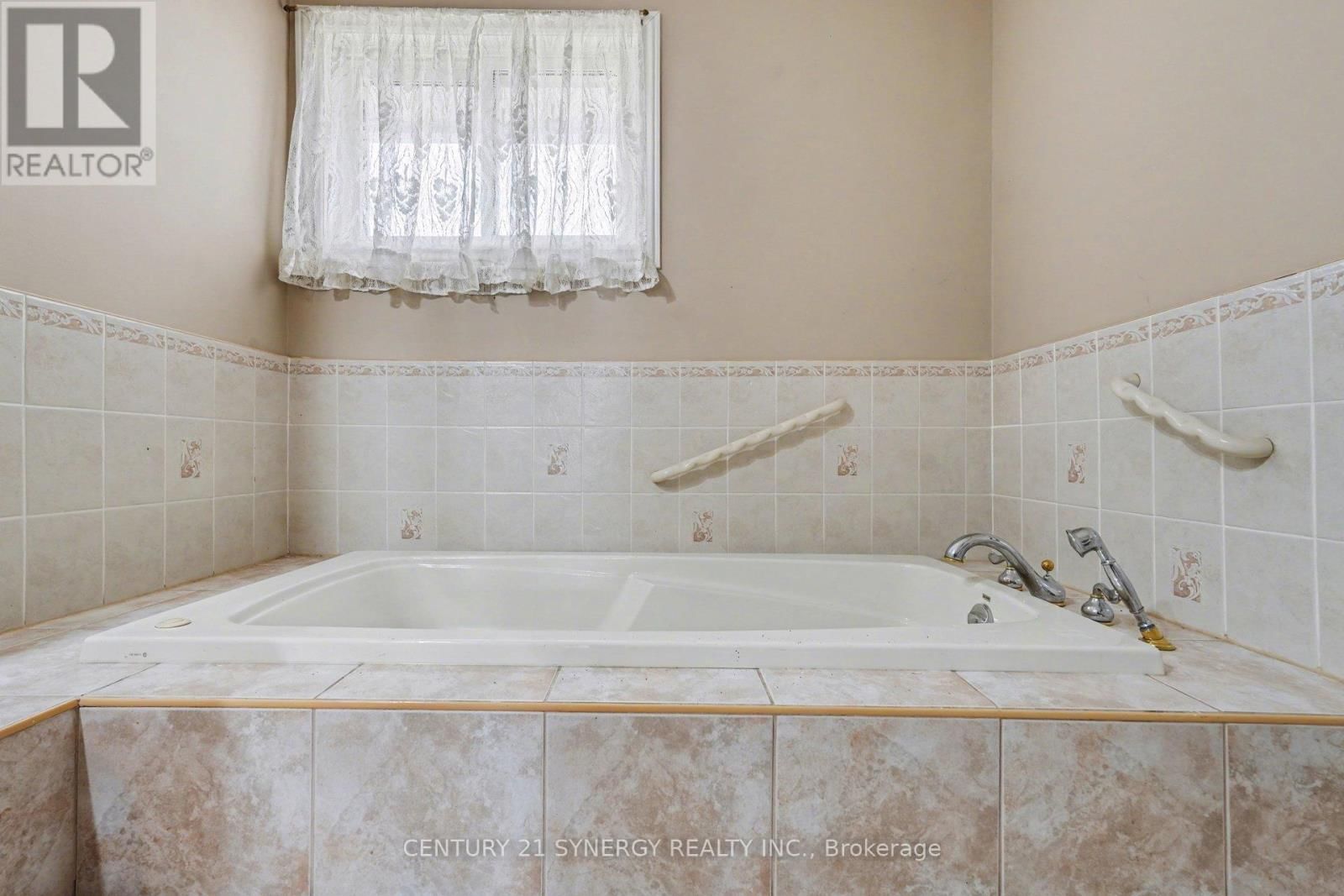 220 HIGHFIELD CRESCENT Image 29