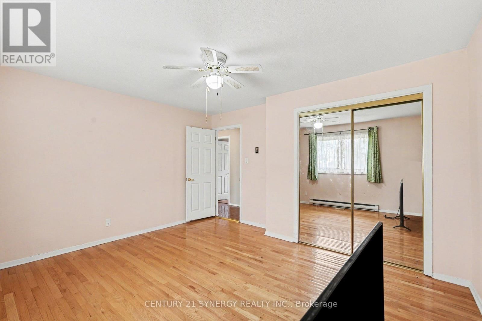 220 HIGHFIELD CRESCENT Image 32