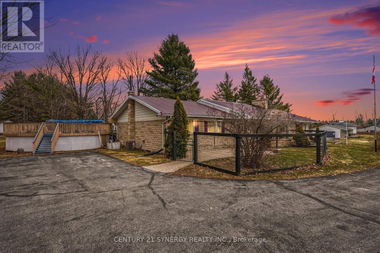 220 HIGHFIELD CRESCENT Image 4