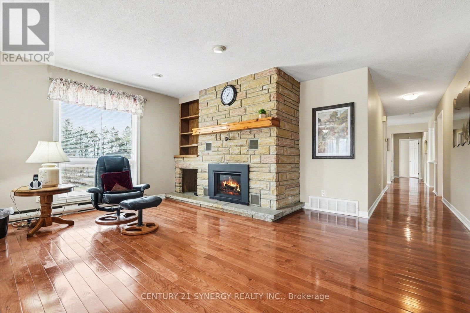 220 HIGHFIELD CRESCENT Image 6