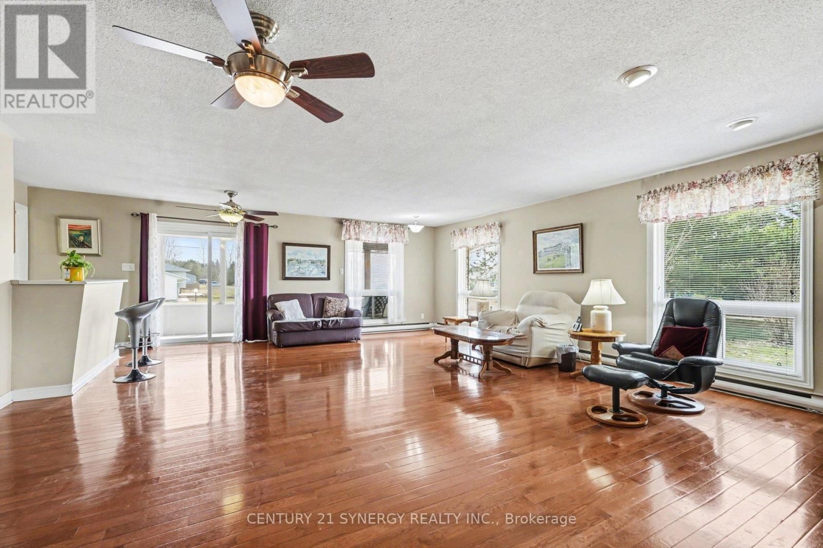 220 HIGHFIELD CRESCENT Image 7