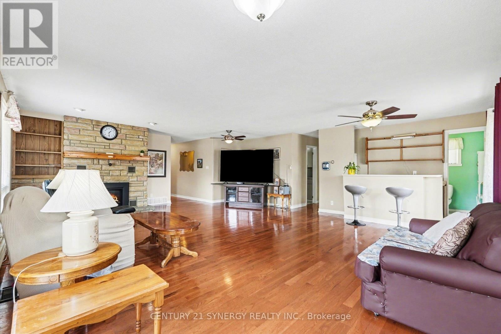 220 HIGHFIELD CRESCENT Image 8