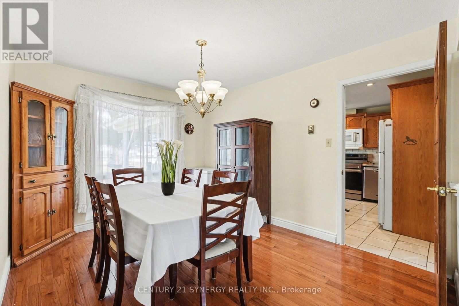 220 HIGHFIELD CRESCENT Image 9