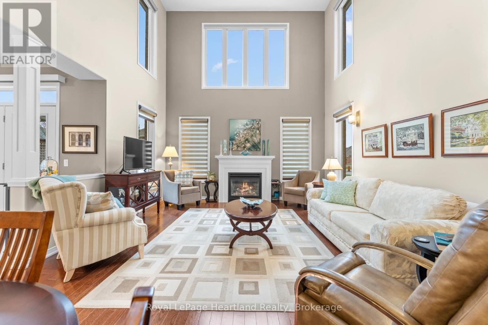 10 MACPHERSON AVENUE Image 11