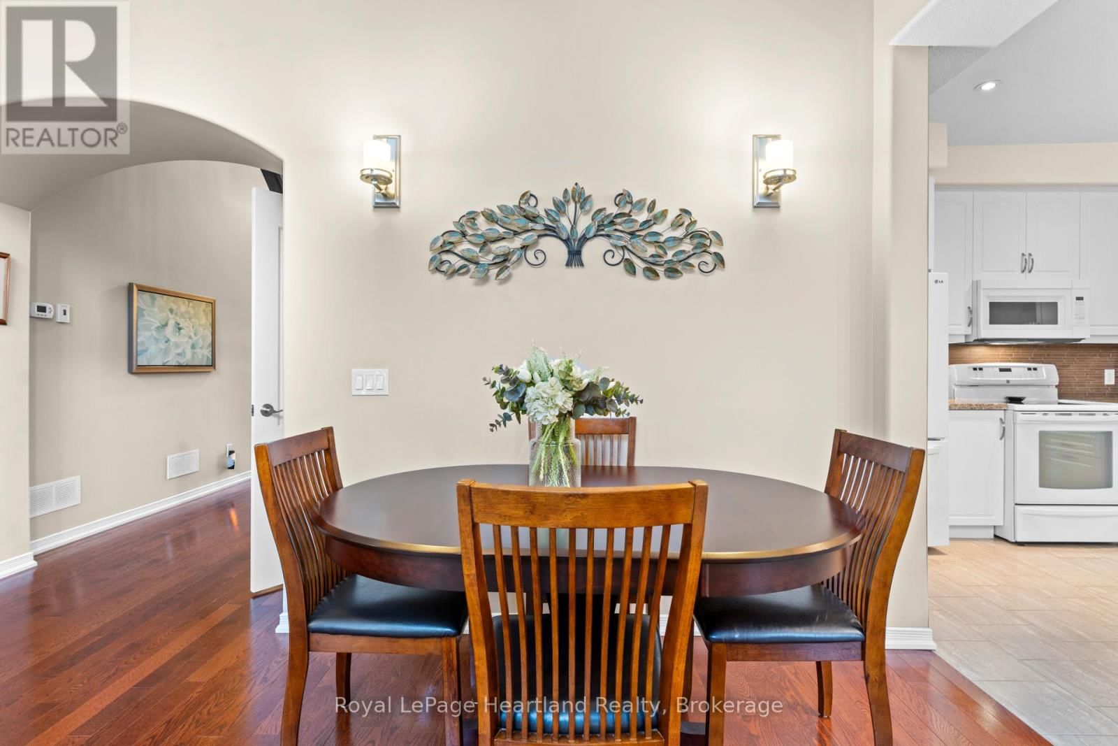 10 MACPHERSON AVENUE Image 14