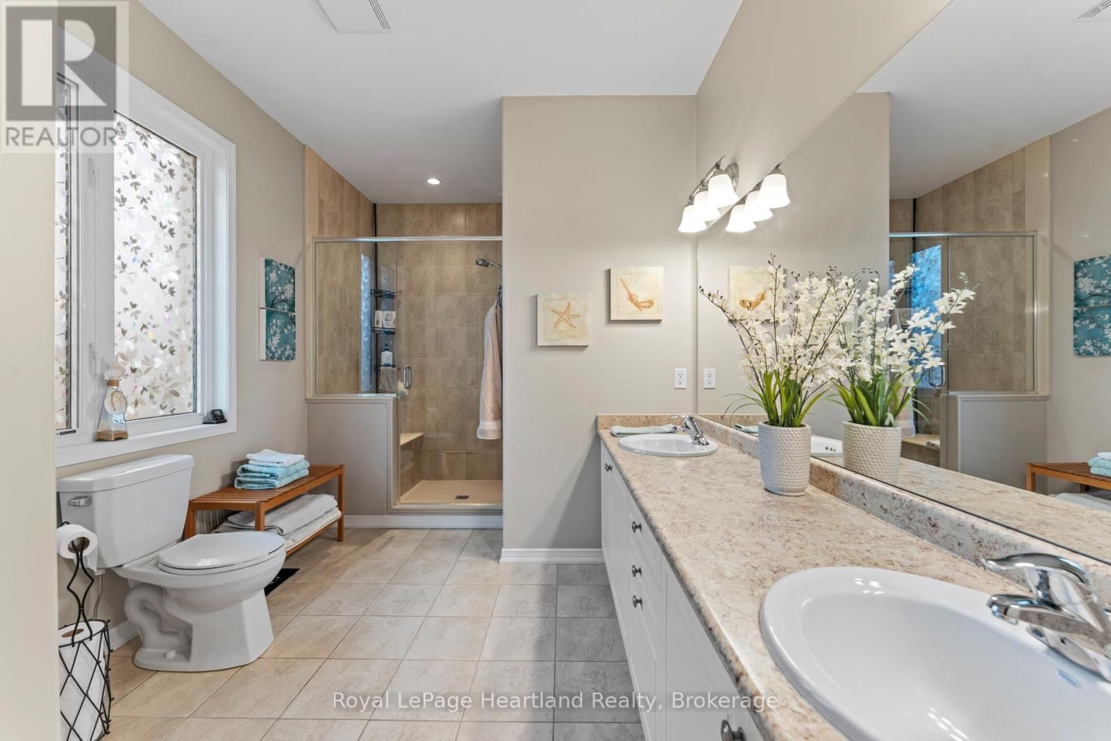 10 MACPHERSON AVENUE Image 25