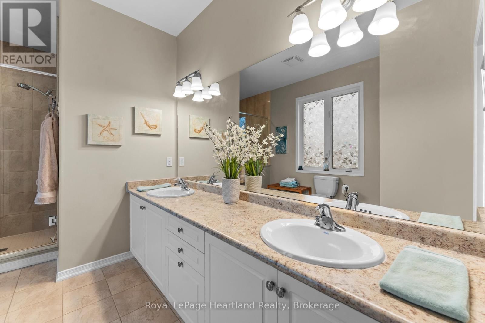 10 MACPHERSON AVENUE Image 26