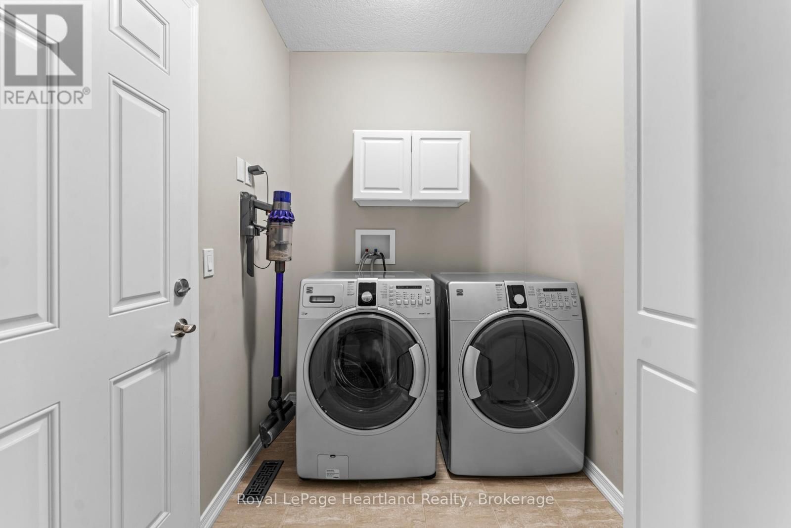 10 MACPHERSON AVENUE Image 27