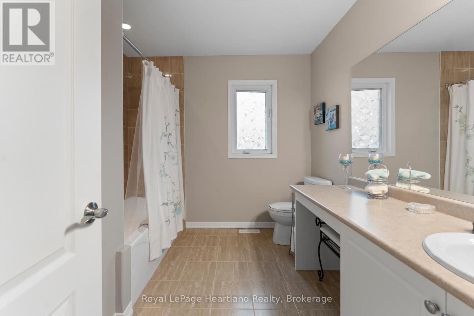 10 MACPHERSON AVENUE Image 31