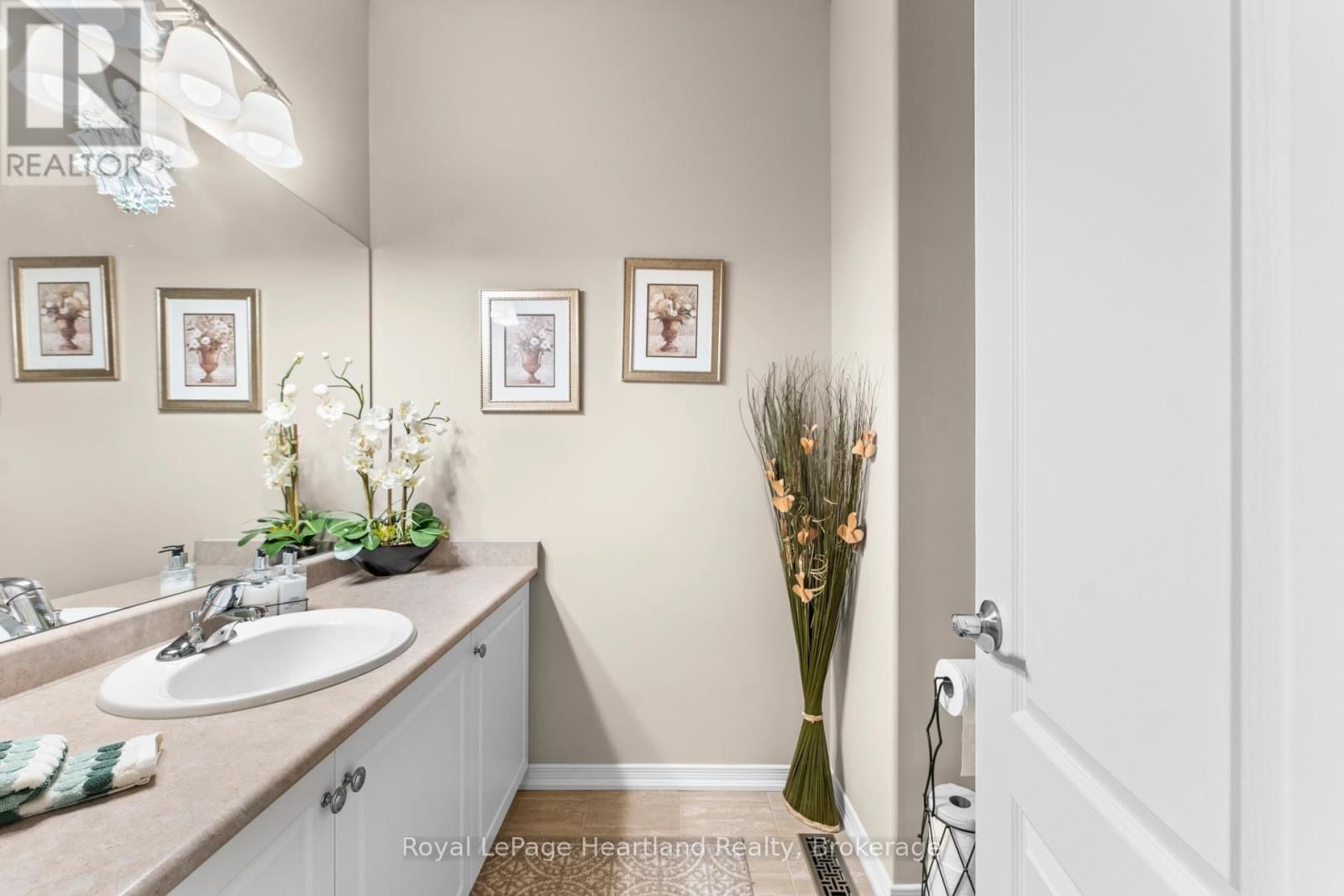 10 MACPHERSON AVENUE Image 8