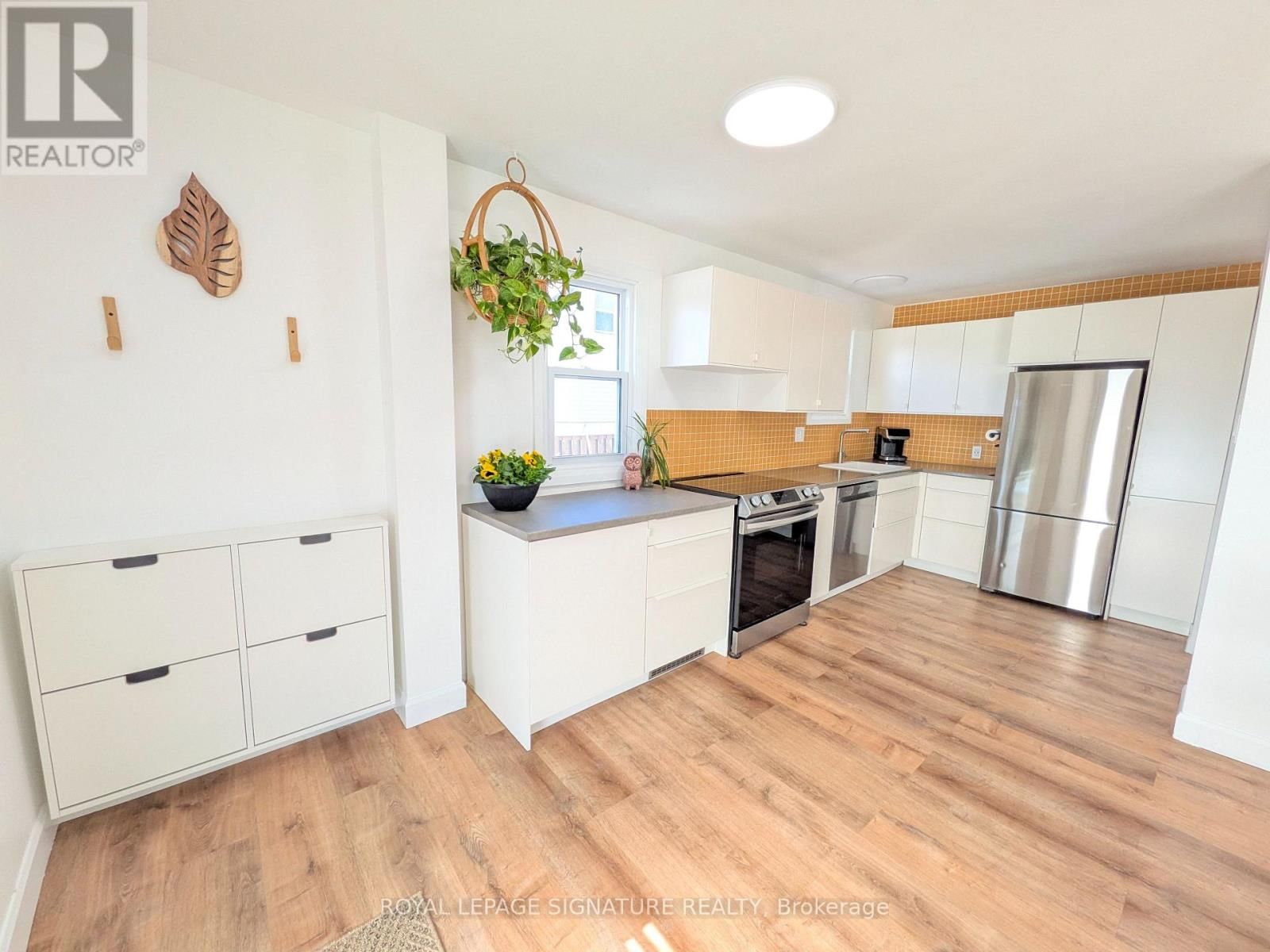 524 BURNHAM STREET Image 6