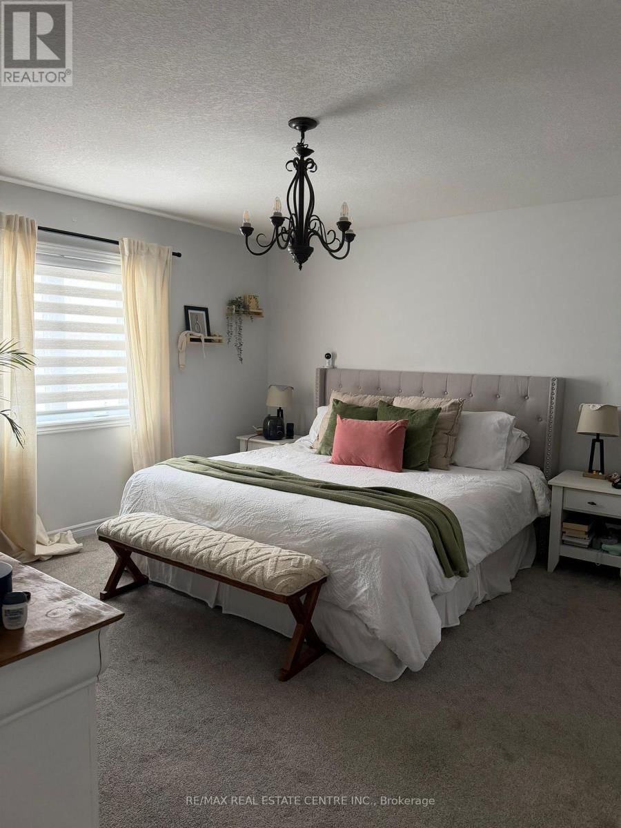 2986 TURNER CRESCENT Image 16