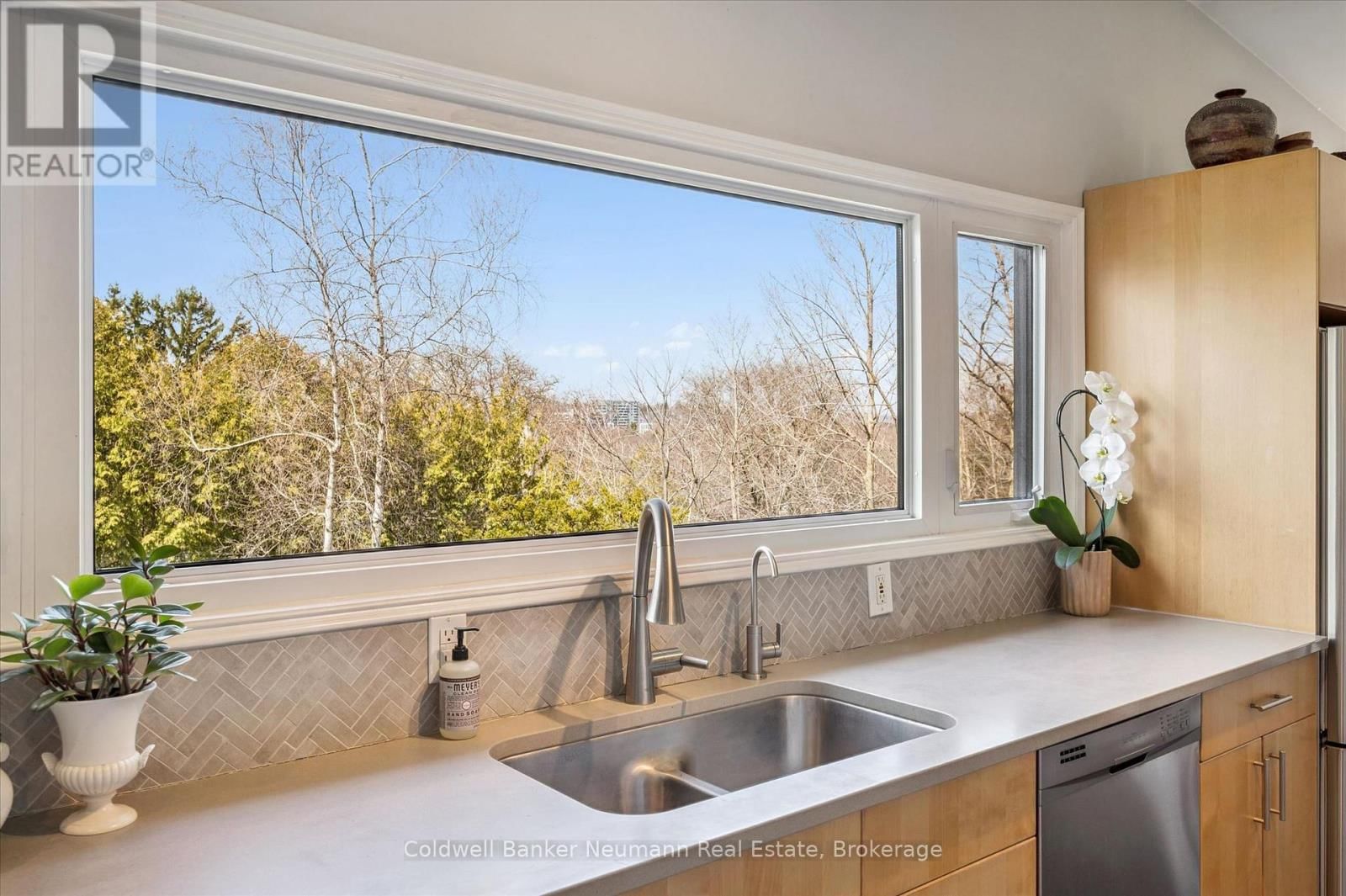 20 HARCOURT DRIVE Image 17