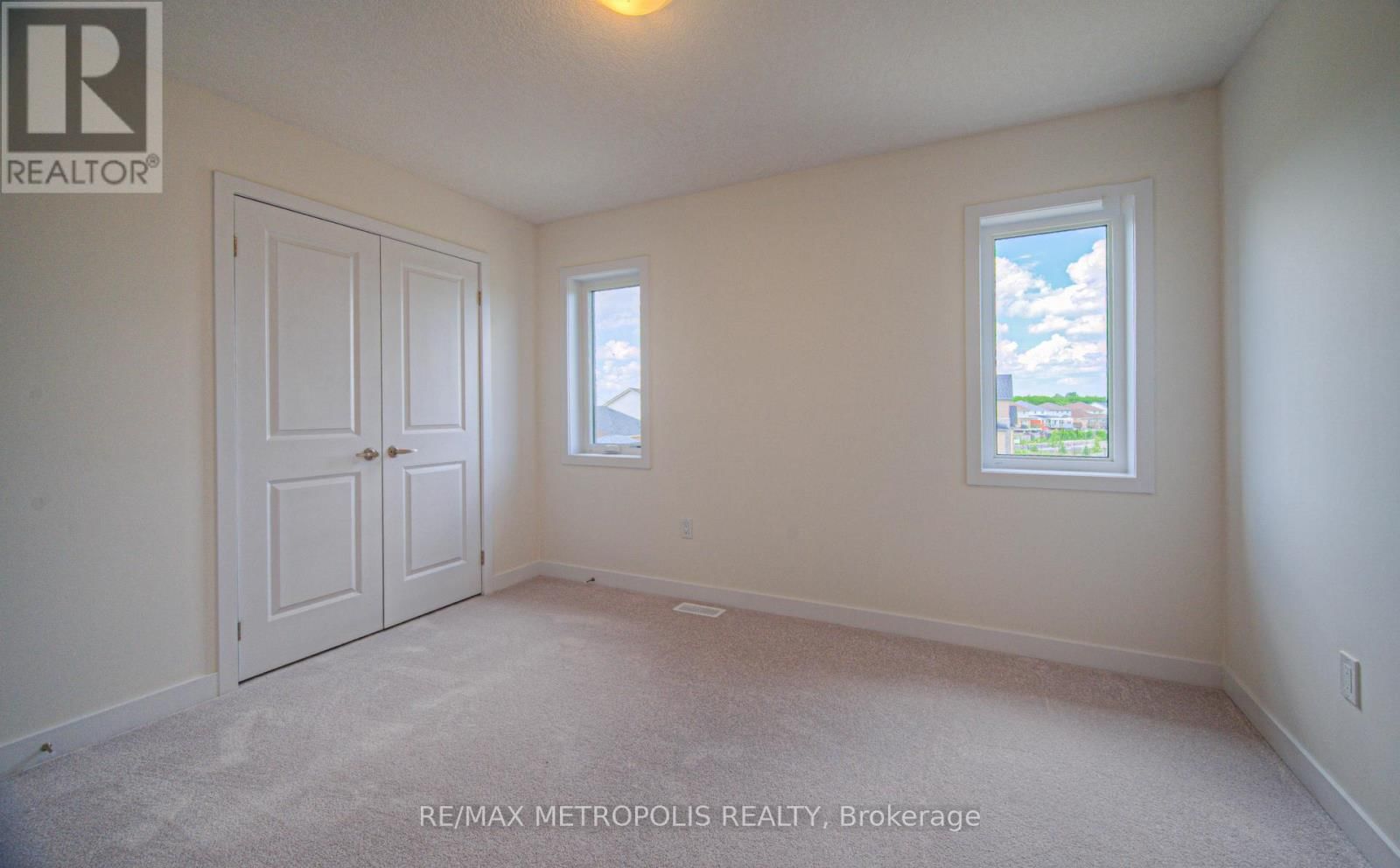 100 MOSS DRIVE Image 28