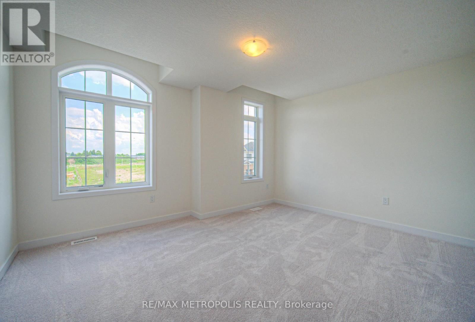 100 MOSS DRIVE Image 32