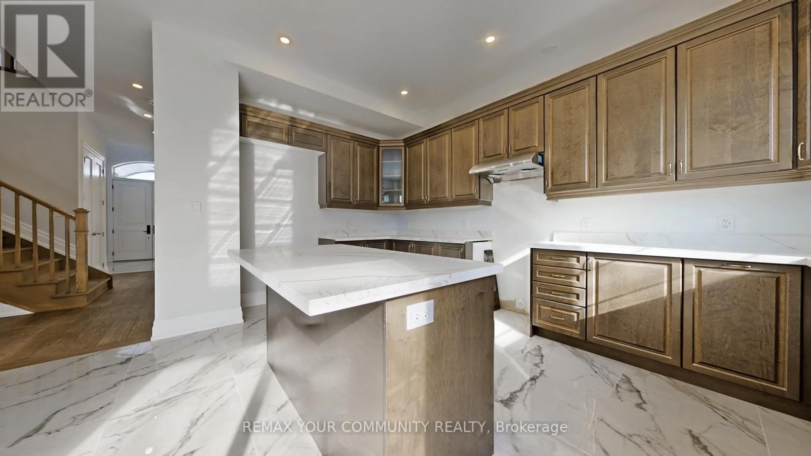 353 SOMME STREET Image 16