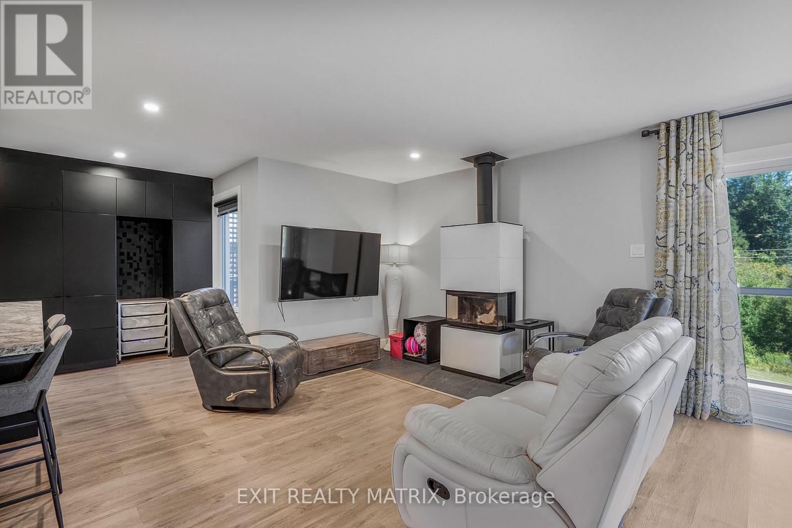 3515 FRONT ROAD EAST Image 9