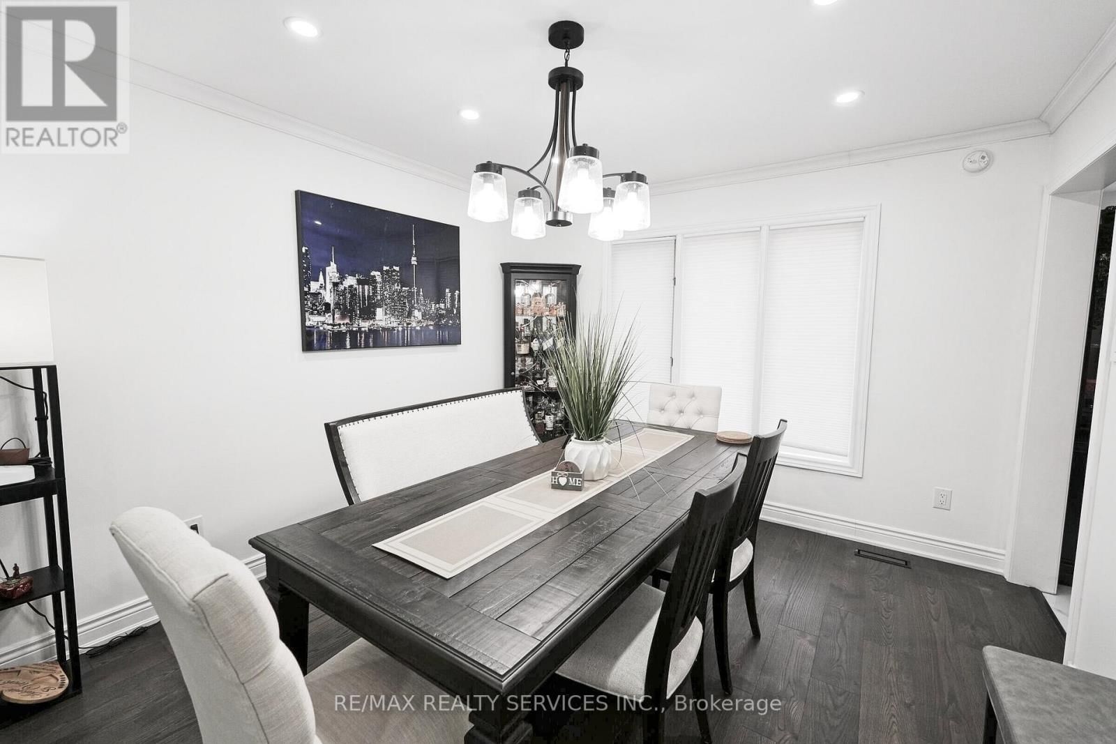 8 YEOMAN DRIVE Image 12