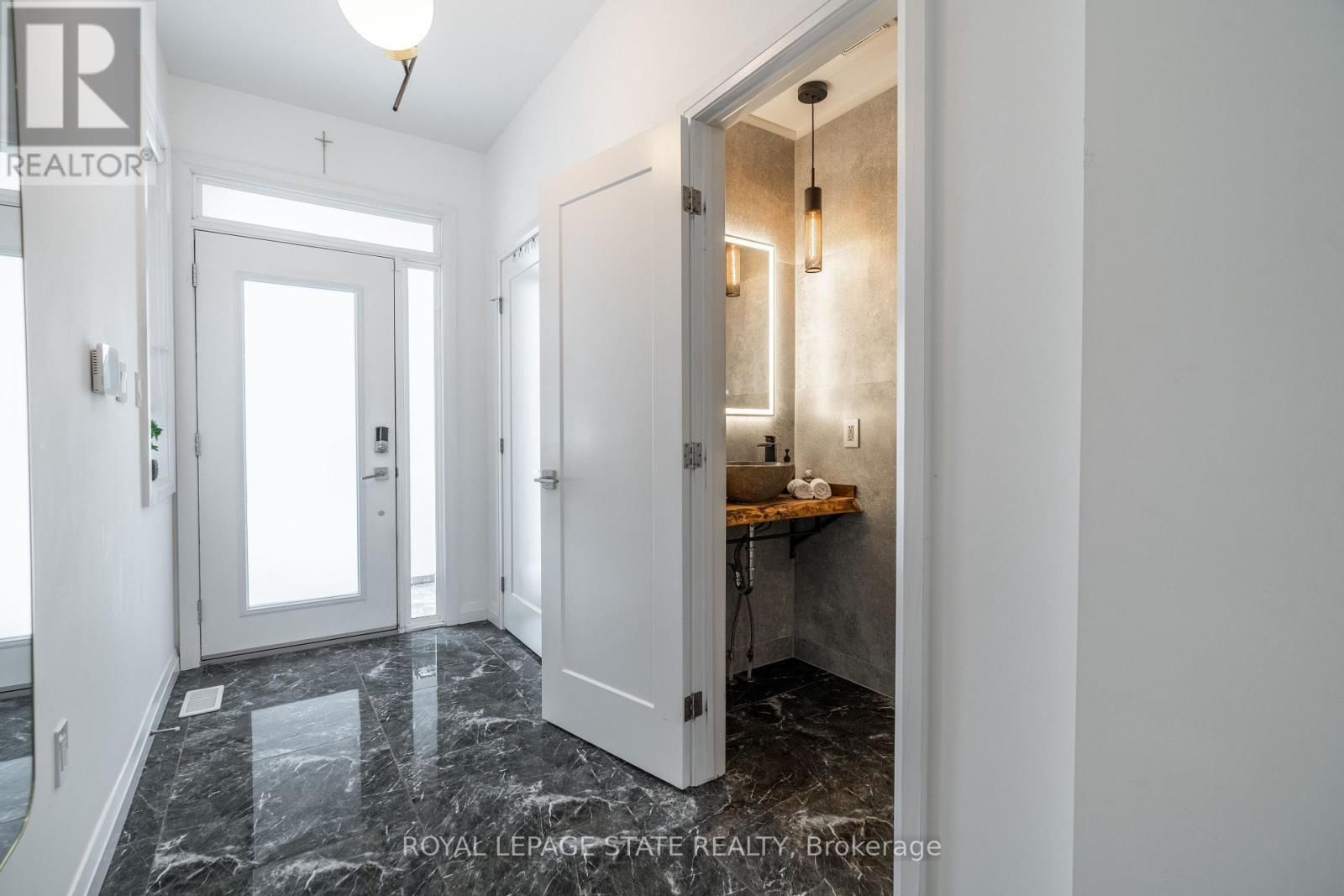 22 - 35 MIDHURST HEIGHTS Image 4