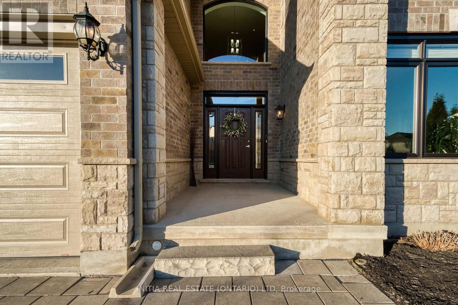 1375 DYER CRESCENT Image 3