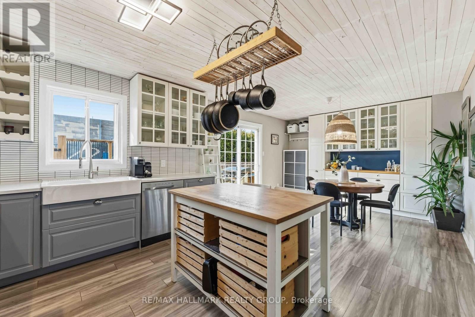 1091 BURGUNDY LANE Image 14