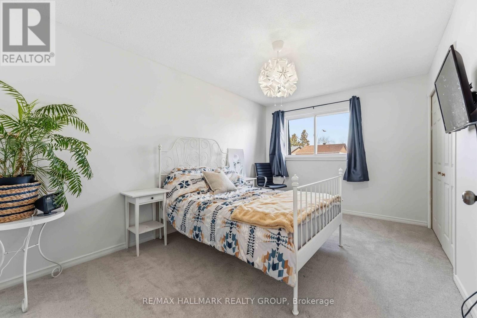 1091 BURGUNDY LANE Image 23