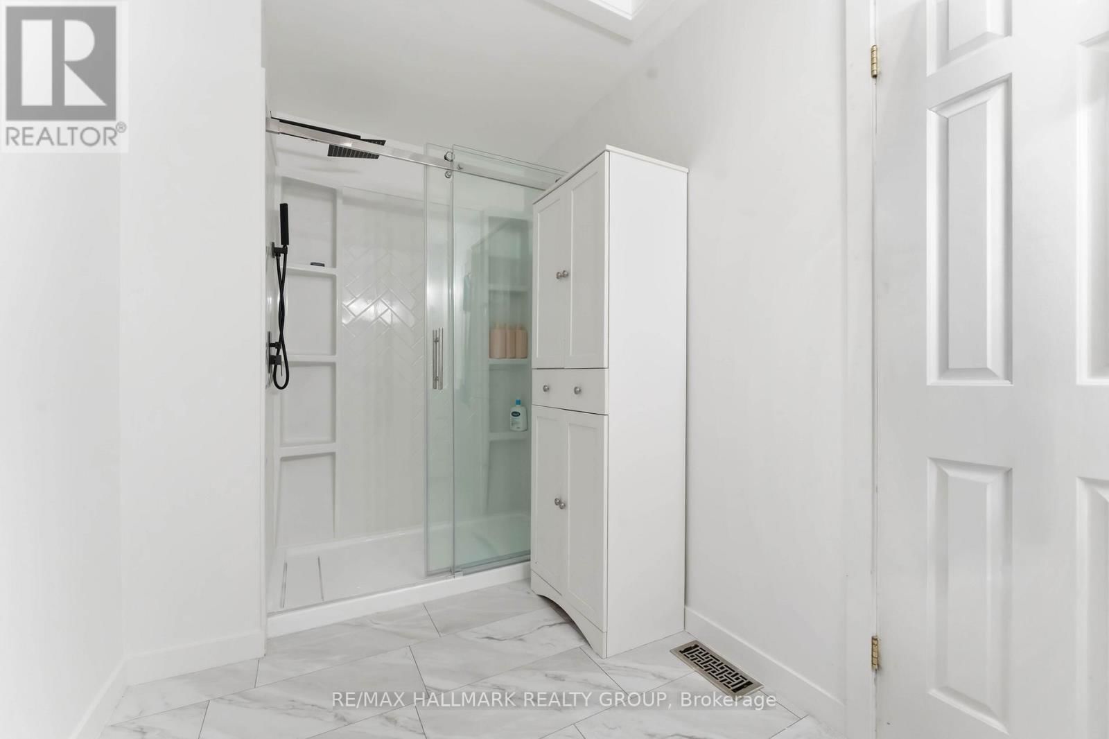 1091 BURGUNDY LANE Image 26