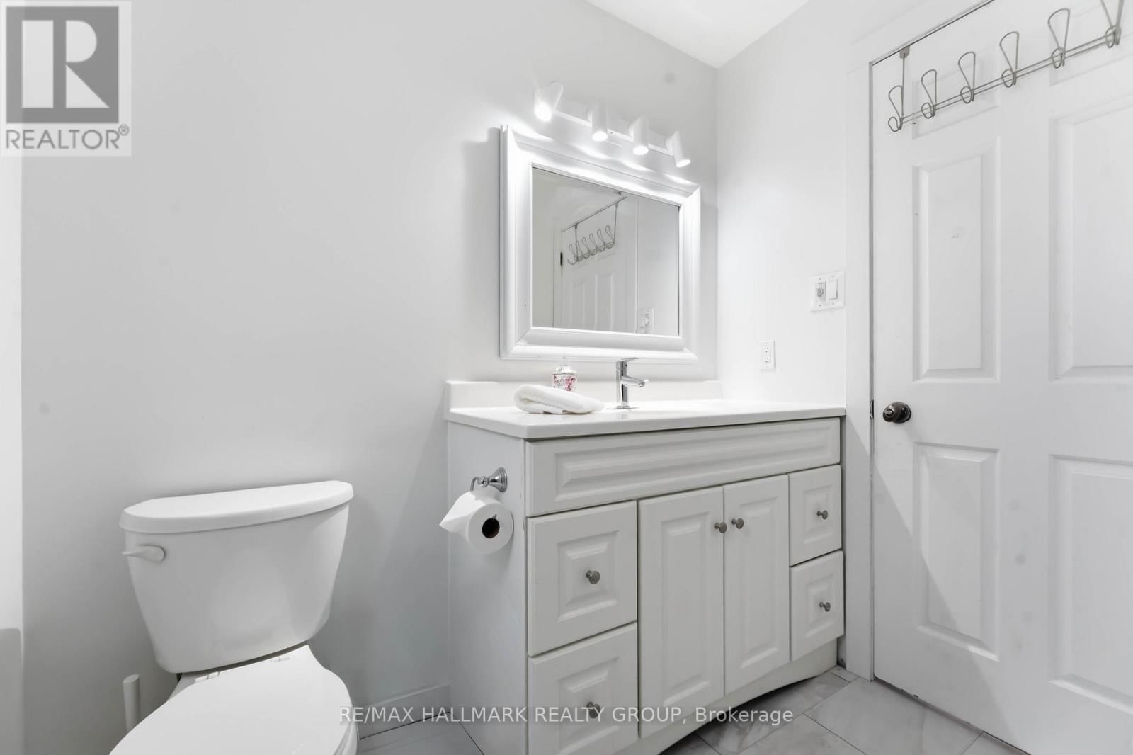 1091 BURGUNDY LANE Image 27