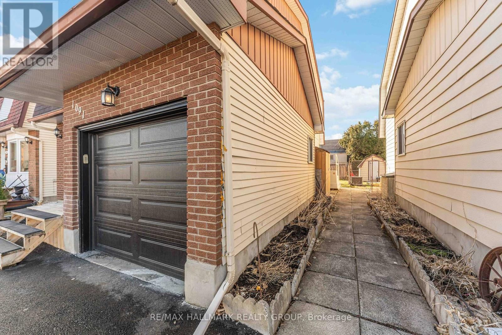 1091 BURGUNDY LANE Image 31