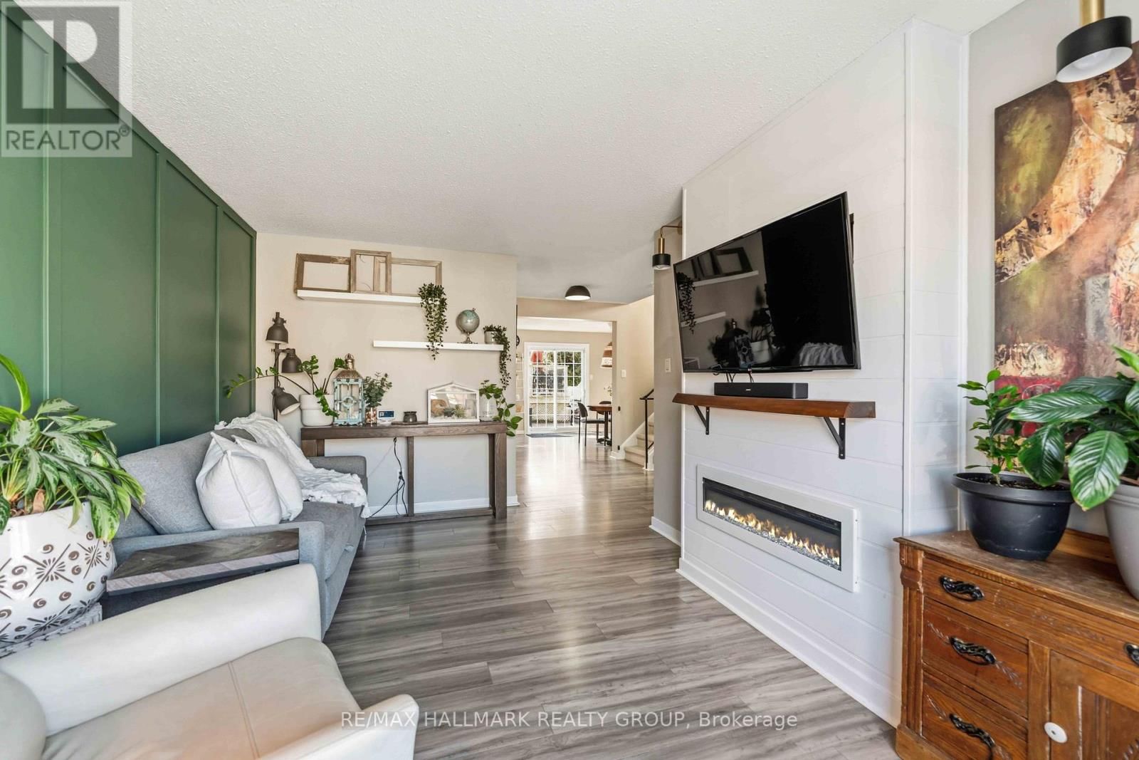 1091 BURGUNDY LANE Image 8