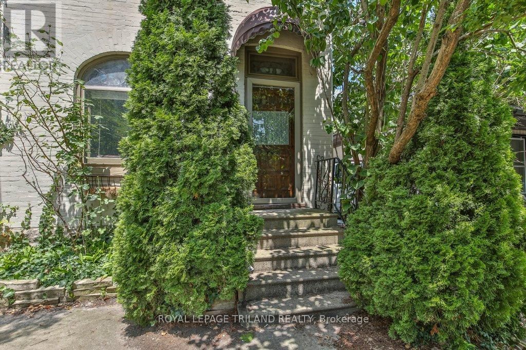 38 BYRON AVENUE EAST Image 3