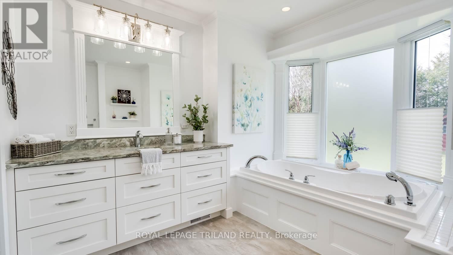 2416 SUNNINGDALE ROAD WEST Image 16