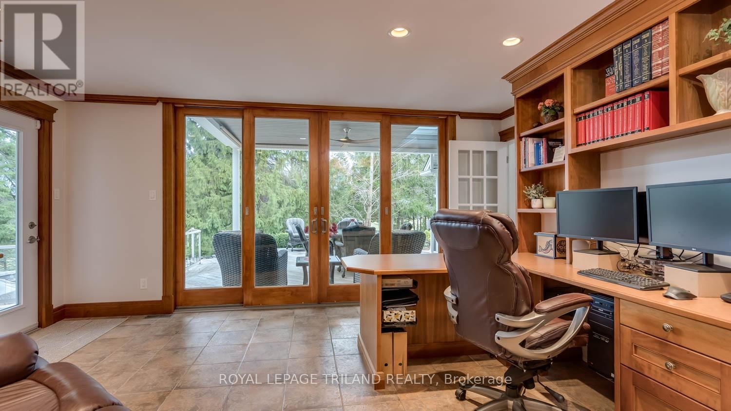 2416 SUNNINGDALE ROAD WEST Image 18