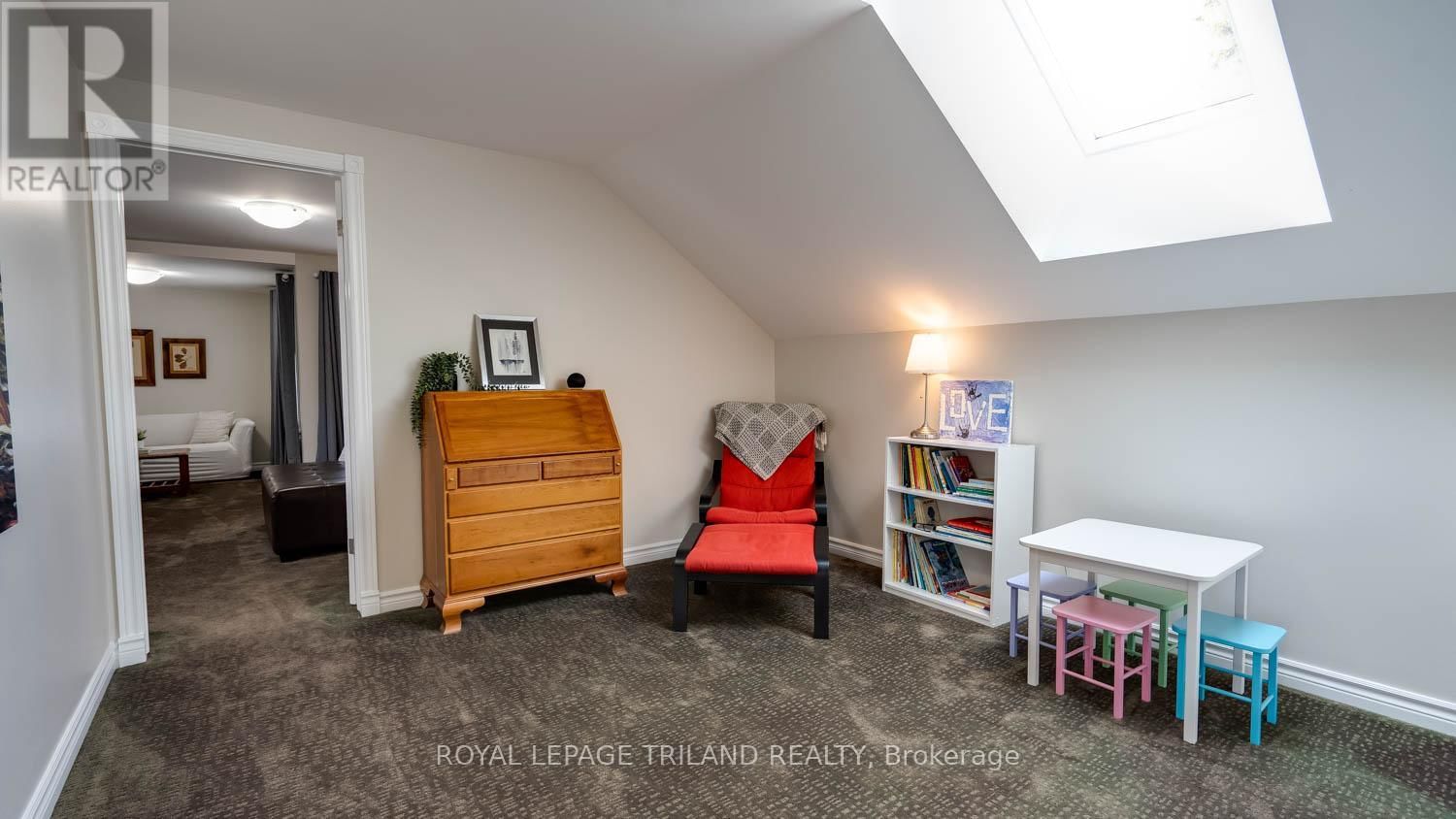 2416 SUNNINGDALE ROAD WEST Image 21