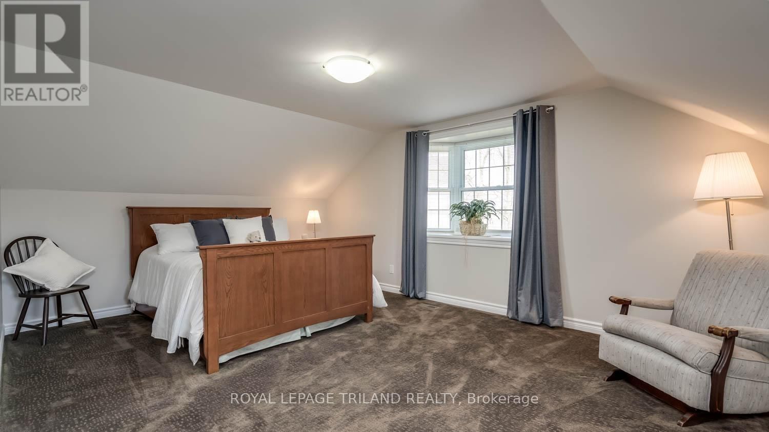 2416 SUNNINGDALE ROAD WEST Image 22