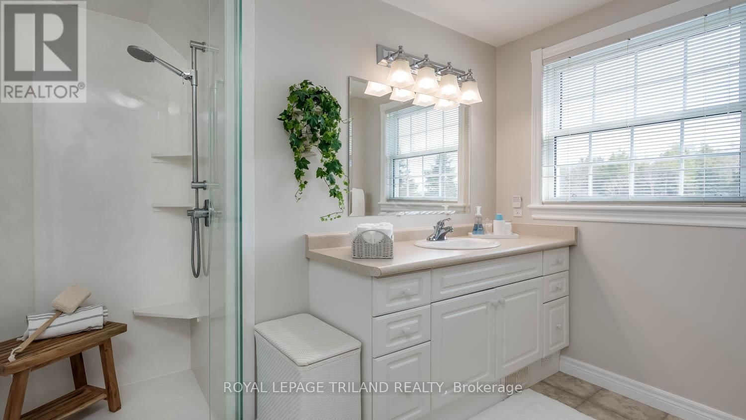 2416 SUNNINGDALE ROAD WEST Image 24