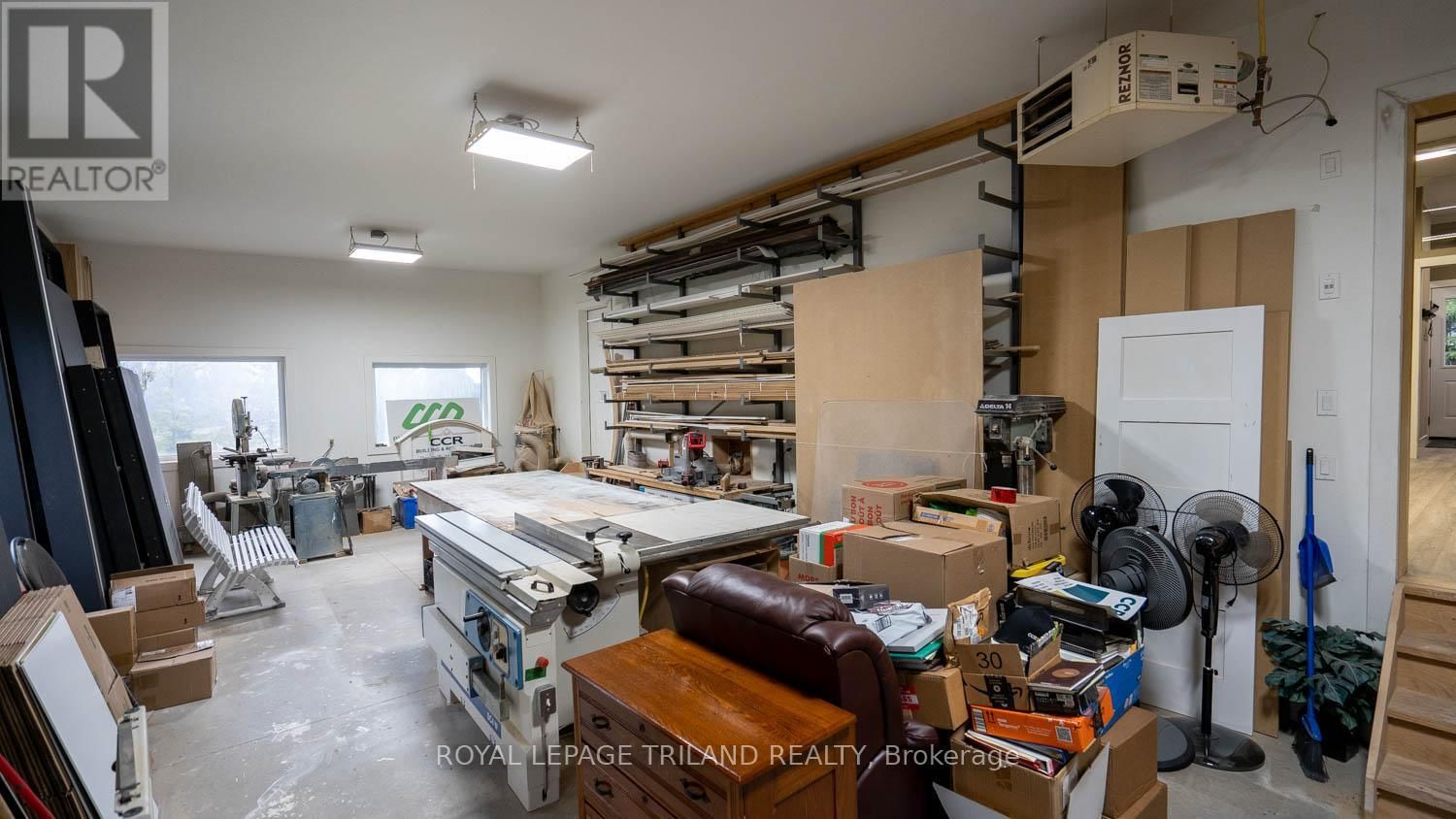 2416 SUNNINGDALE ROAD WEST Image 32