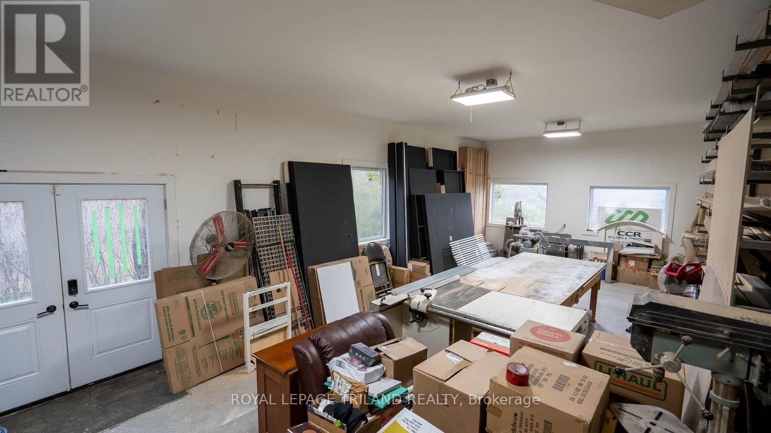 2416 SUNNINGDALE ROAD WEST Image 33