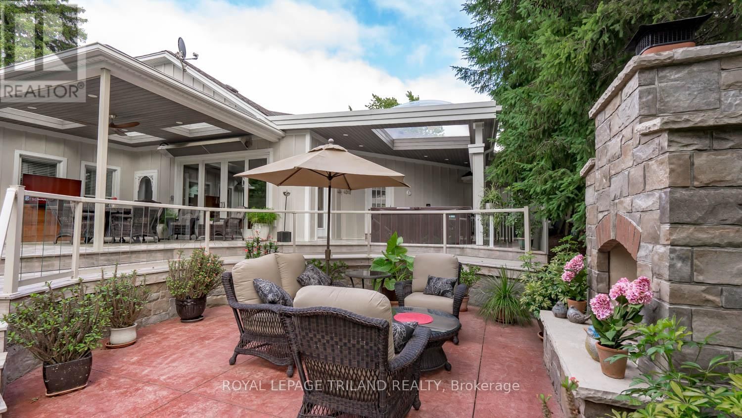 2416 SUNNINGDALE ROAD WEST Image 43