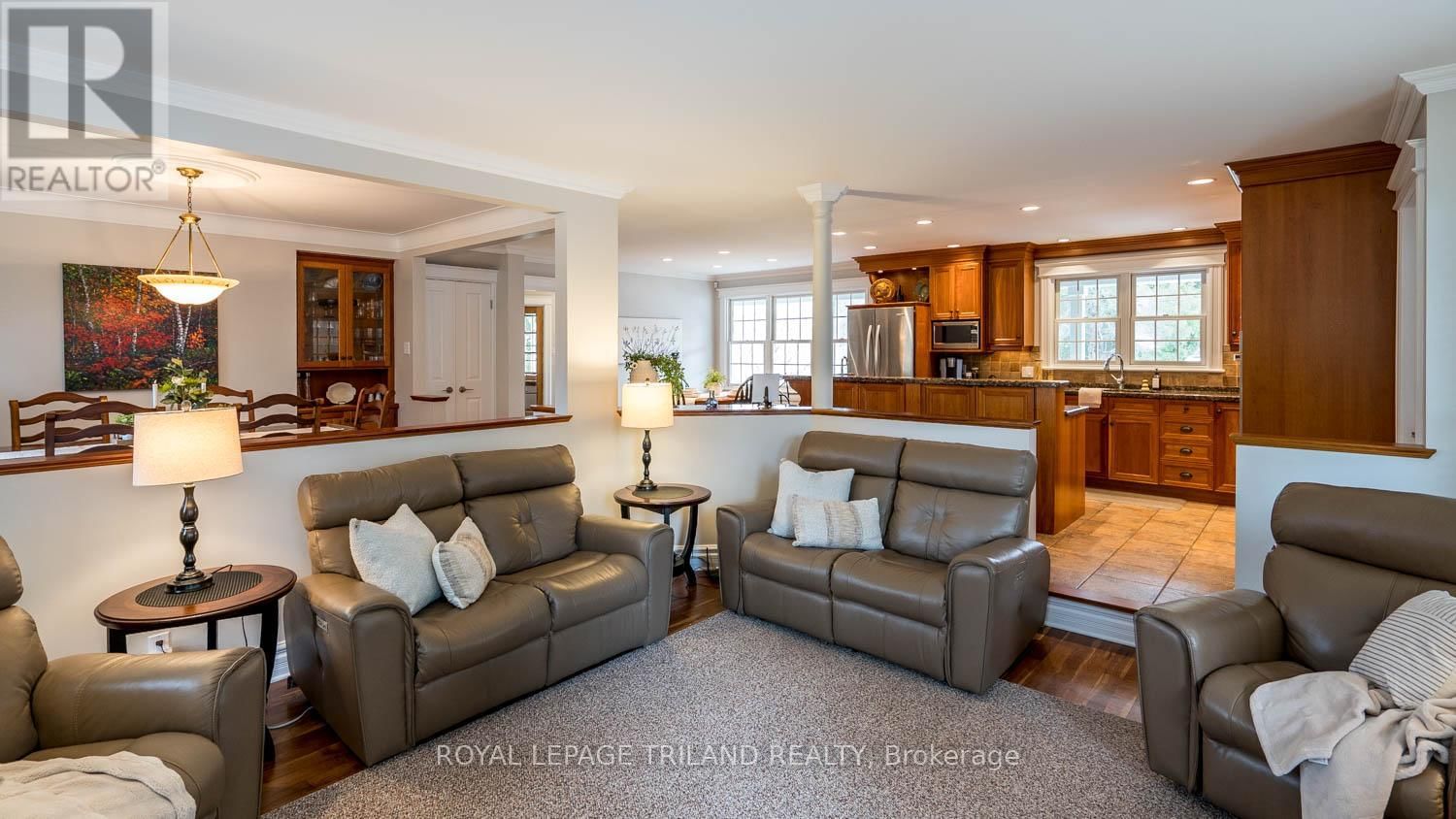 2416 SUNNINGDALE ROAD WEST Image 7