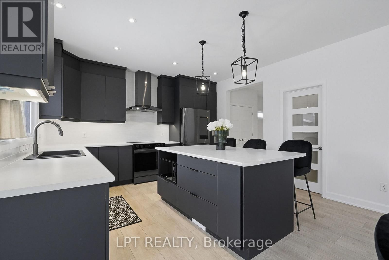 301 MOONLIGHT DRIVE Image 10