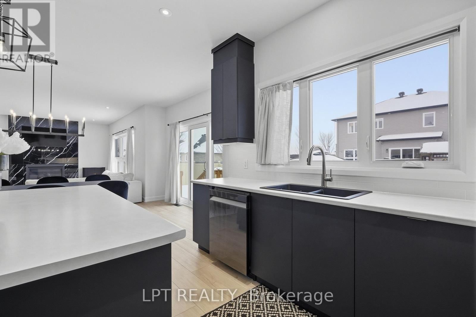 301 MOONLIGHT DRIVE Image 12