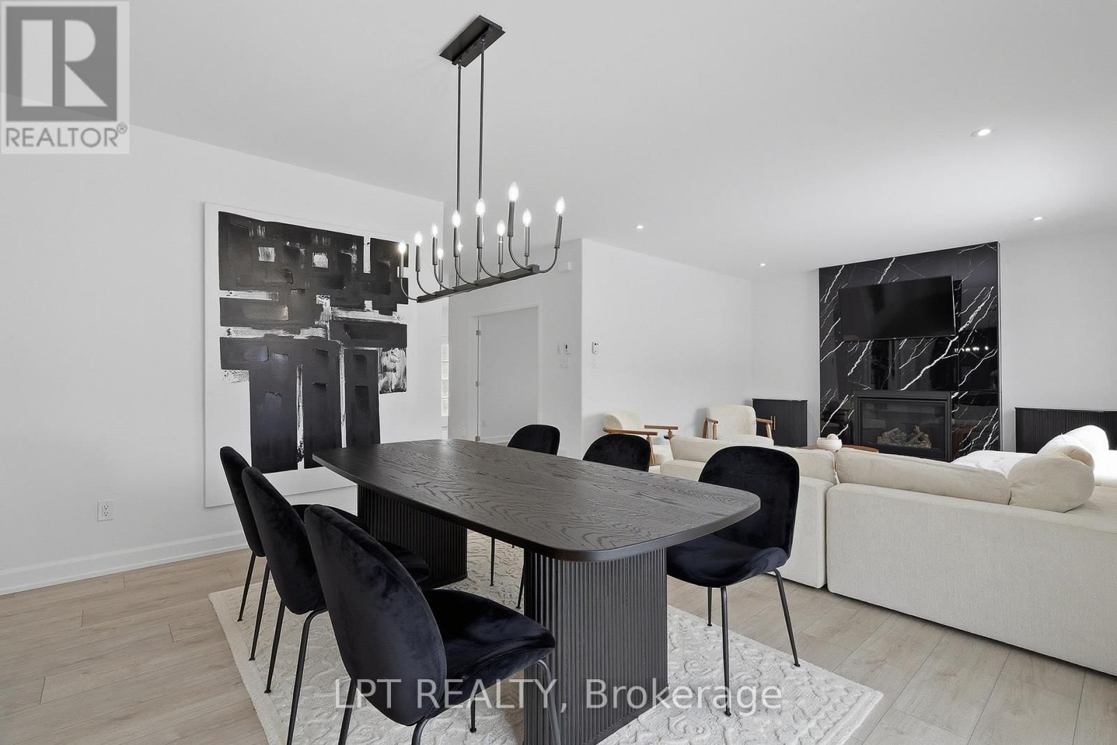 301 MOONLIGHT DRIVE Image 15