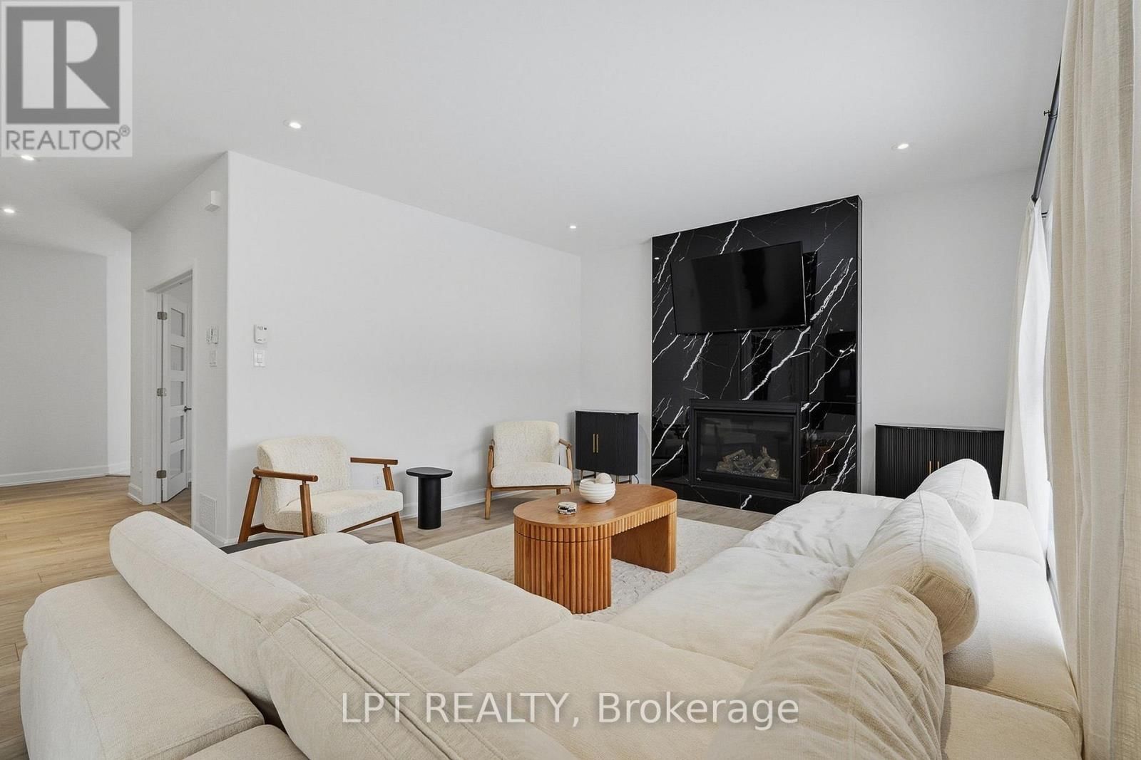 301 MOONLIGHT DRIVE Image 16