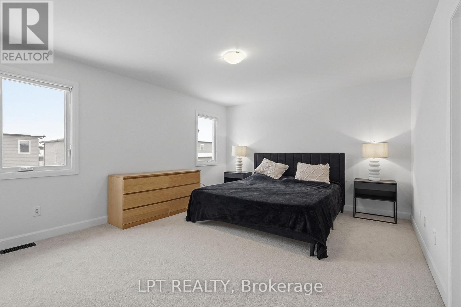 301 MOONLIGHT DRIVE Image 22