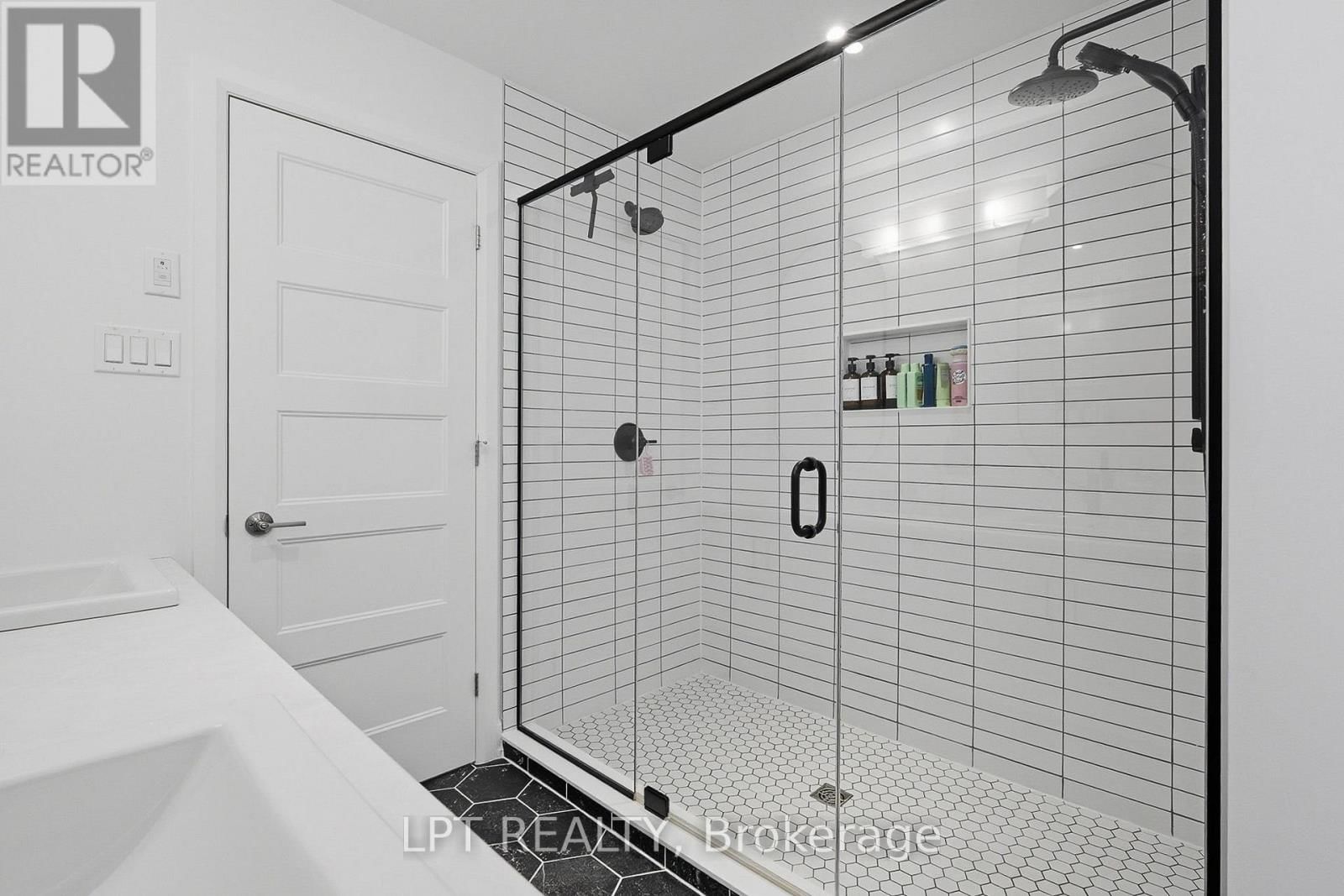 301 MOONLIGHT DRIVE Image 25