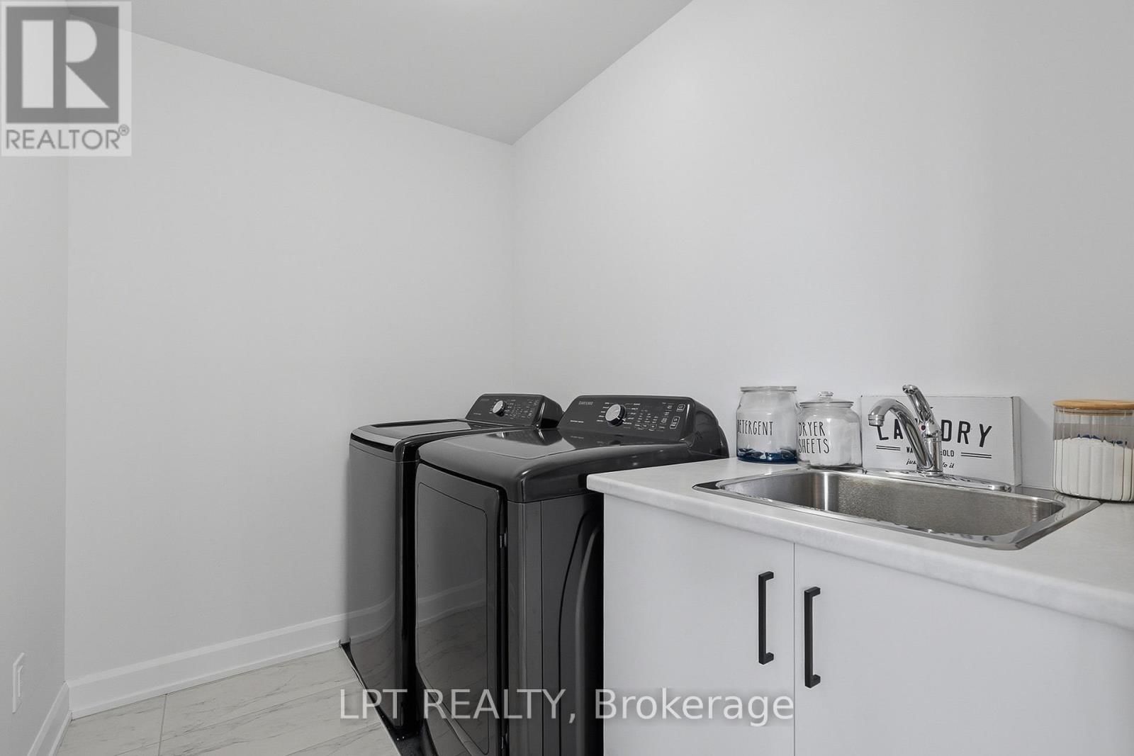 301 MOONLIGHT DRIVE Image 26