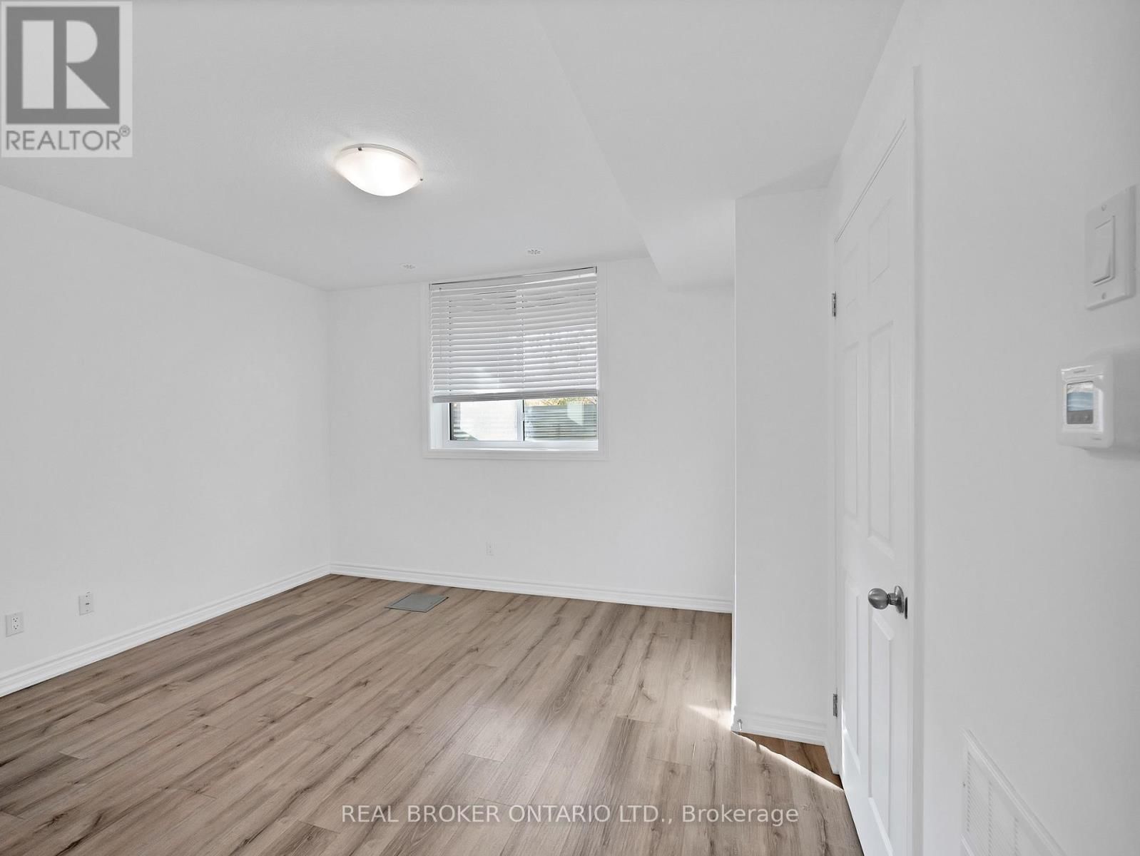 9A - 164 HEIMAN STREET Image 5