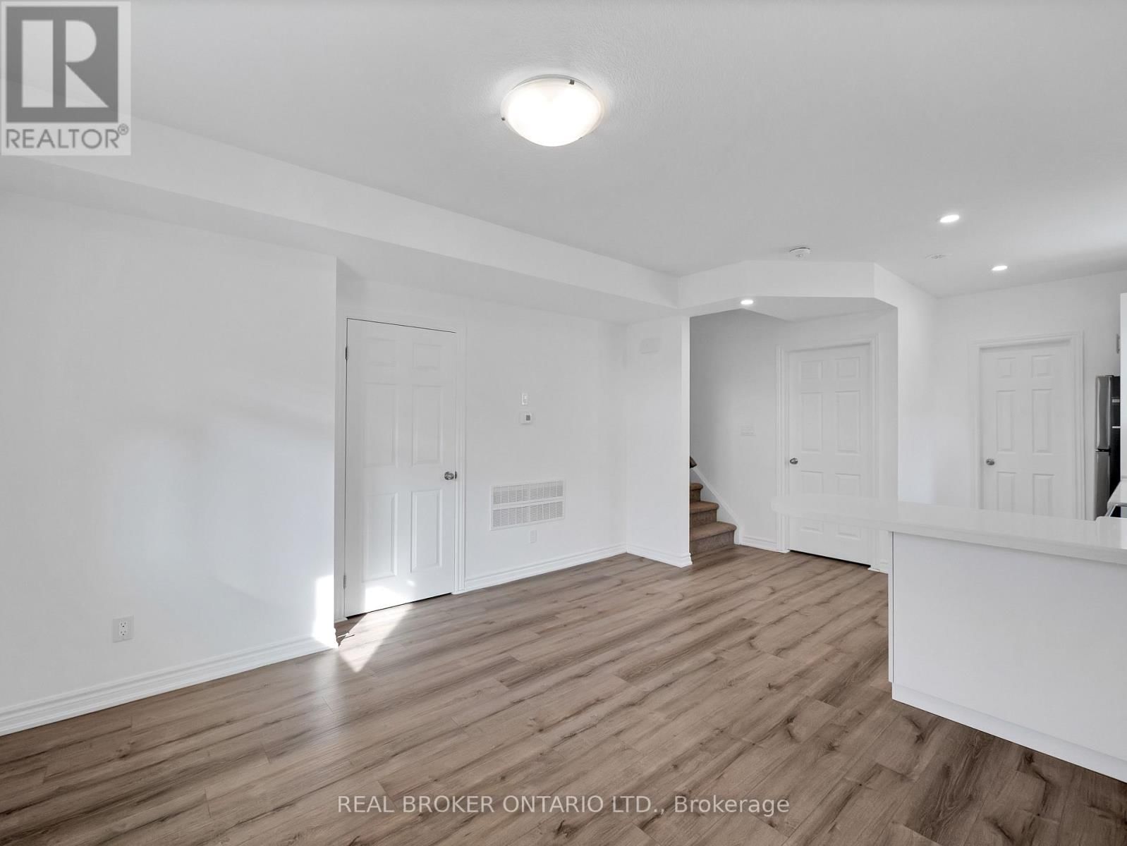 9A - 164 HEIMAN STREET Image 8